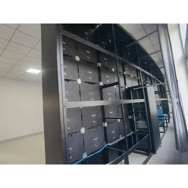 Kaip LED ekrano lenktas laikiklis pagerina didelio ekrano diegimo našumą?