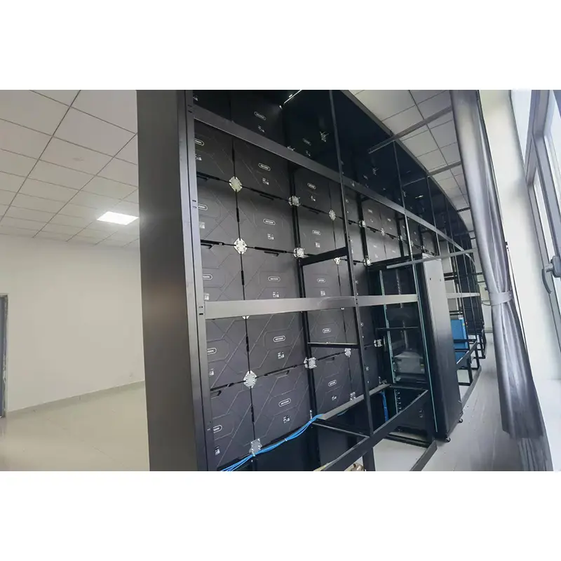 Mobili spintelė su lenktu LED ekranu